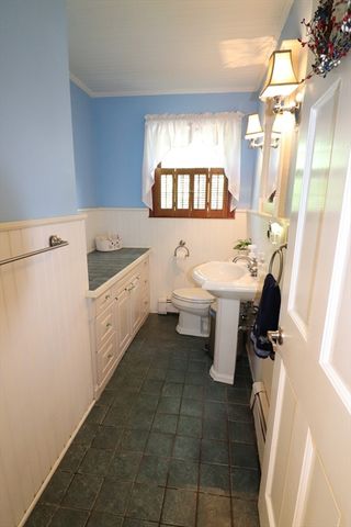 26 Robin Ln, Somerset, MA 02726
