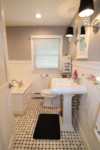 26 Robin Ln, Somerset, MA 02726