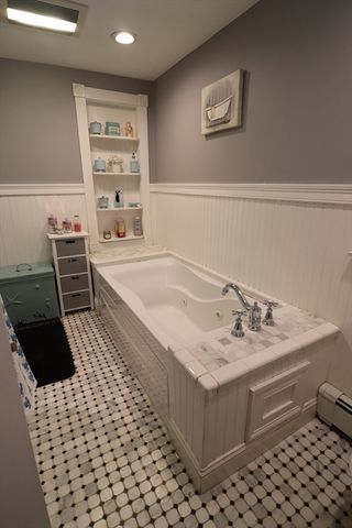 26 Robin Ln, Somerset, MA 02726