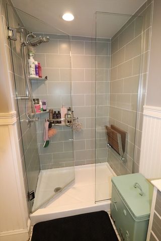 26 Robin Ln, Somerset, MA 02726