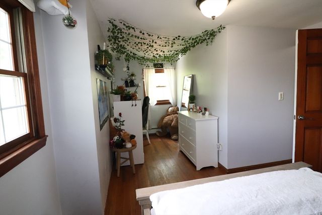 26 Robin Ln, Somerset, MA 02726