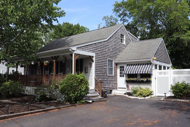 26 Robin Ln, Somerset, MA 02726