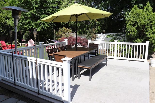 26 Robin Ln, Somerset, MA 02726