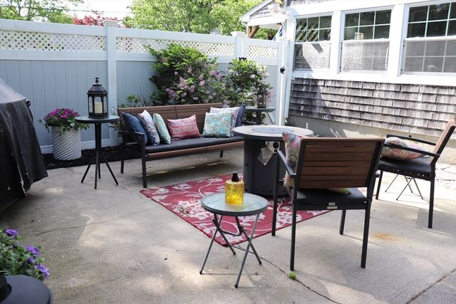 26 Robin Ln, Somerset, MA 02726