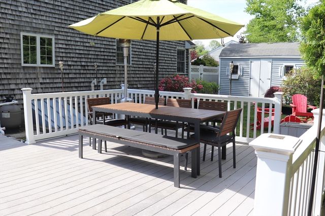 26 Robin Ln, Somerset, MA 02726
