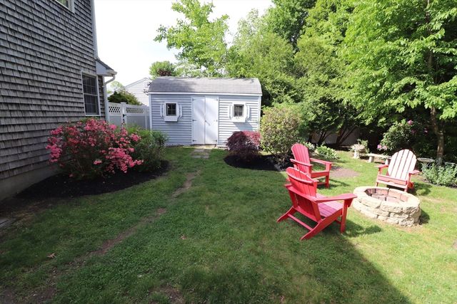 26 Robin Ln, Somerset, MA 02726