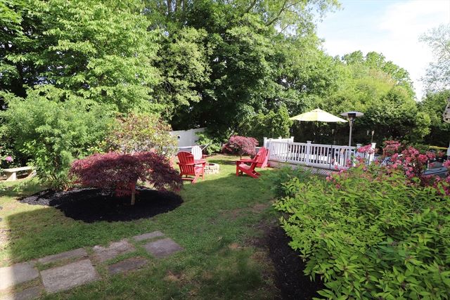 26 Robin Ln, Somerset, MA 02726