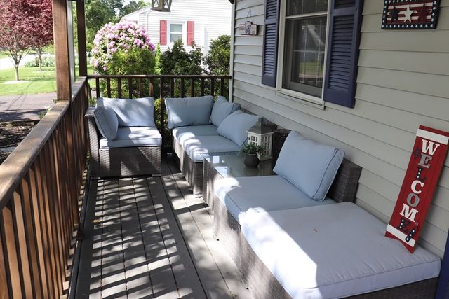 26 Robin Ln, Somerset, MA 02726