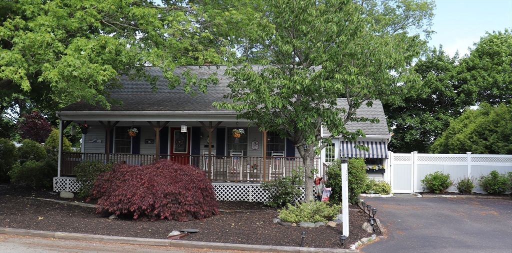 26 Robin Ln, Somerset, MA 02726