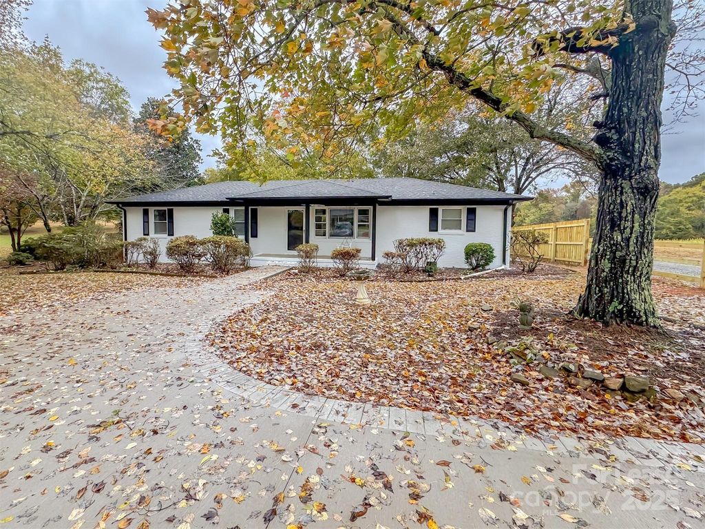 9454 Flowes Store Road, Midland, NC 28107