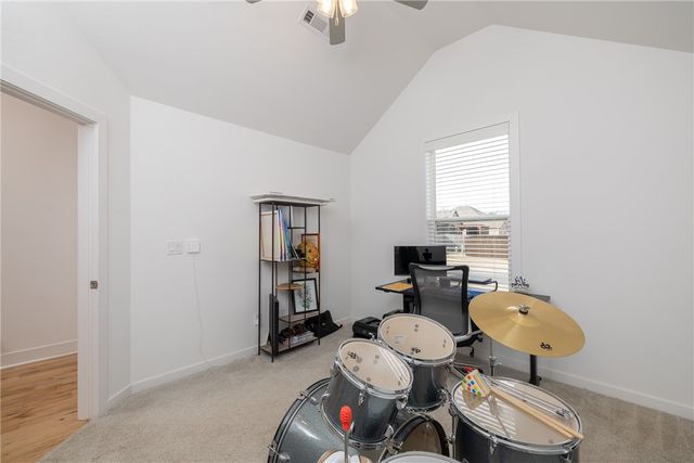 1048 S Xavier Bend, Fayetteville, AR 72701