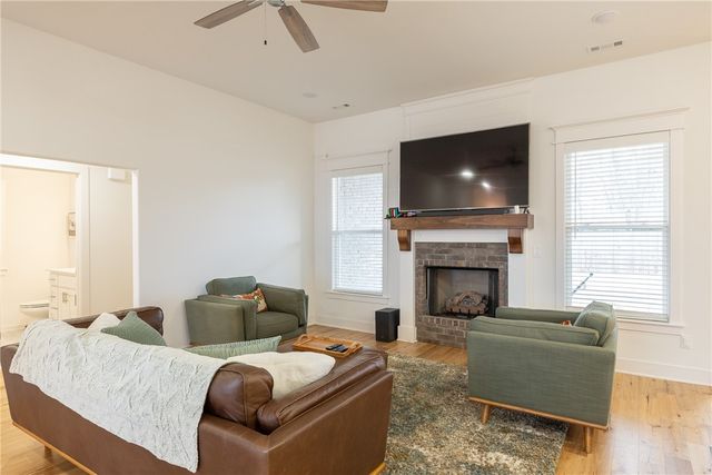 1048 S Xavier Bend, Fayetteville, AR 72701