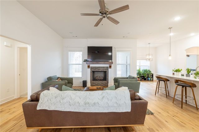 1048 S Xavier Bend, Fayetteville, AR 72701