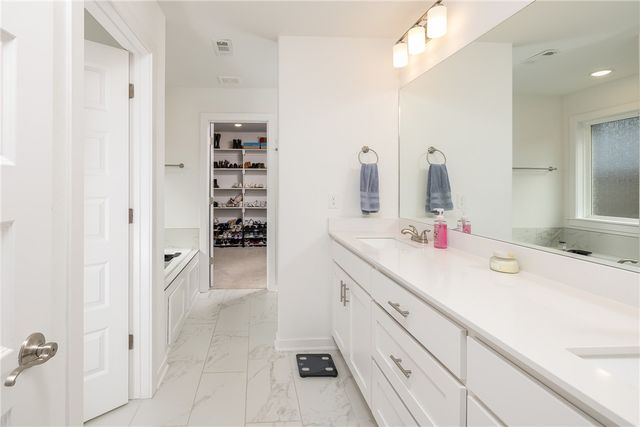 1048 S Xavier Bend, Fayetteville, AR 72701