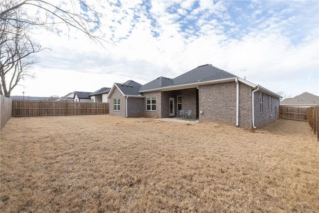 1048 S Xavier Bend, Fayetteville, AR 72701