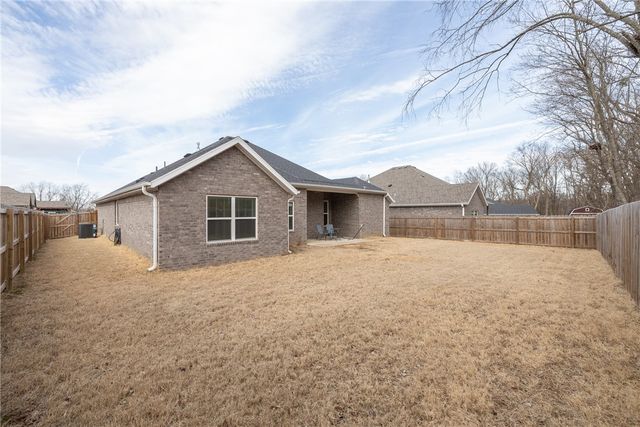 1048 S Xavier Bend, Fayetteville, AR 72701