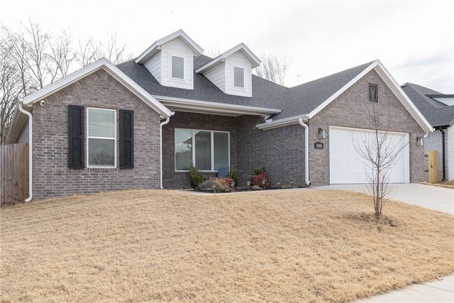 1048 S Xavier Bend, Fayetteville, AR 72701