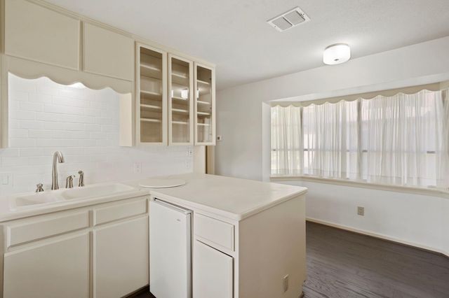 2011 Briar Lane, Richmond, TX 77469