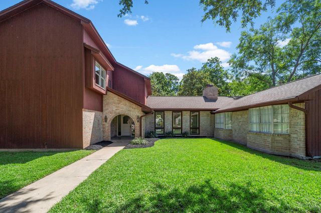 2011 Briar Lane, Richmond, TX 77469