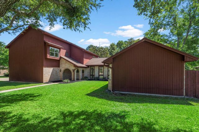 2011 Briar Lane, Richmond, TX 77469