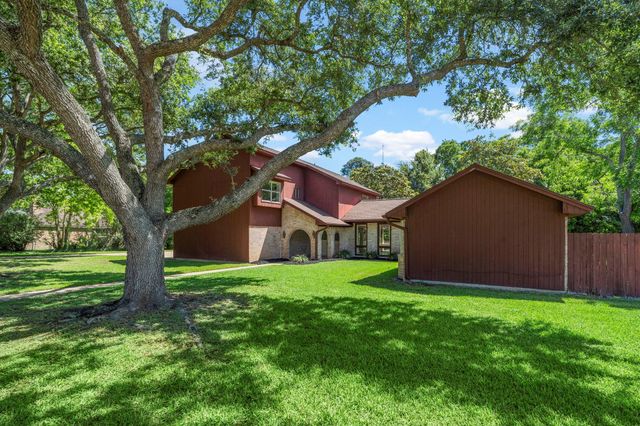 2011 Briar Lane, Richmond, TX 77469