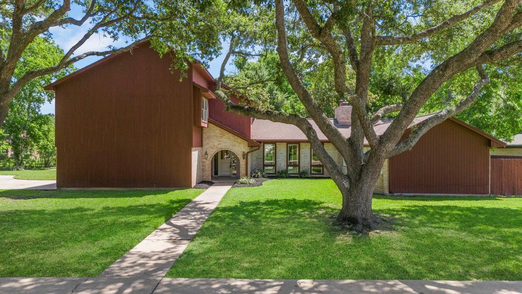 2011 Briar Lane, Richmond, TX 77469