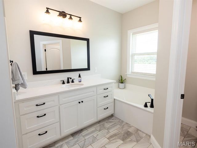 27650 Iowa Road, Perry, MO 63462