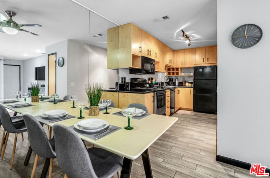 751 N Los Felices Circle 212, Palm Springs, CA 92262