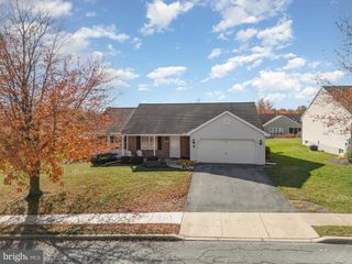 15 LAKEVIEW DR, Myerstown, PA 17067