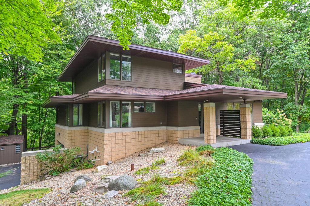 4678 Sonseeahray DRIVE, Hubertus, WI 53033