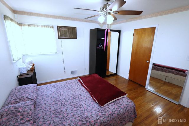 89 Oak Lane, Edison, NJ 08817