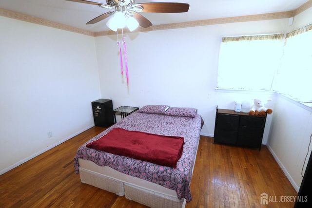 89 Oak Lane, Edison, NJ 08817