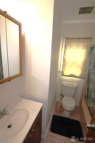 89 Oak Lane, Edison, NJ 08817