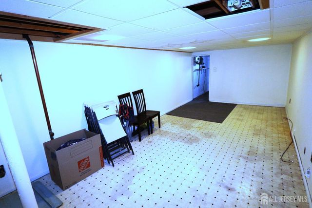 89 Oak Lane, Edison, NJ 08817