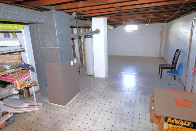 89 Oak Lane, Edison, NJ 08817