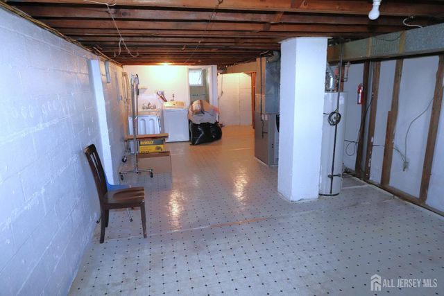 89 Oak Lane, Edison, NJ 08817