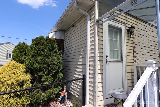 89 Oak Lane, Edison, NJ 08817