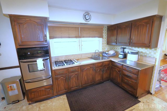 89 Oak Lane, Edison, NJ 08817