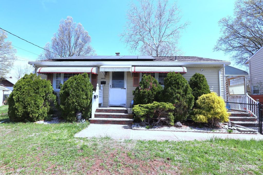 89 Oak Lane, Edison, NJ 08817