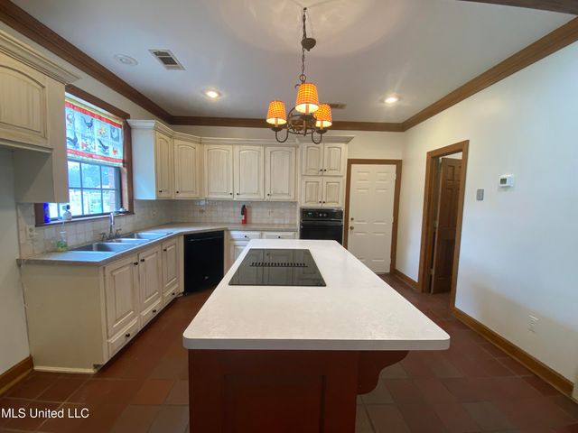 543 N Springlake Circle, Terry, MS 39170
