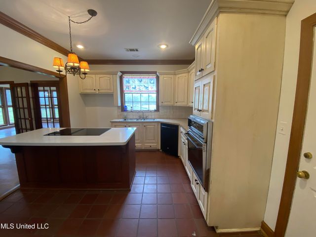 543 N Springlake Circle, Terry, MS 39170