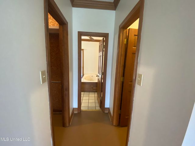 543 N Springlake Circle, Terry, MS 39170