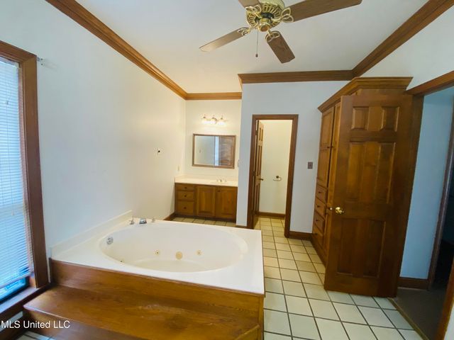 543 N Springlake Circle, Terry, MS 39170