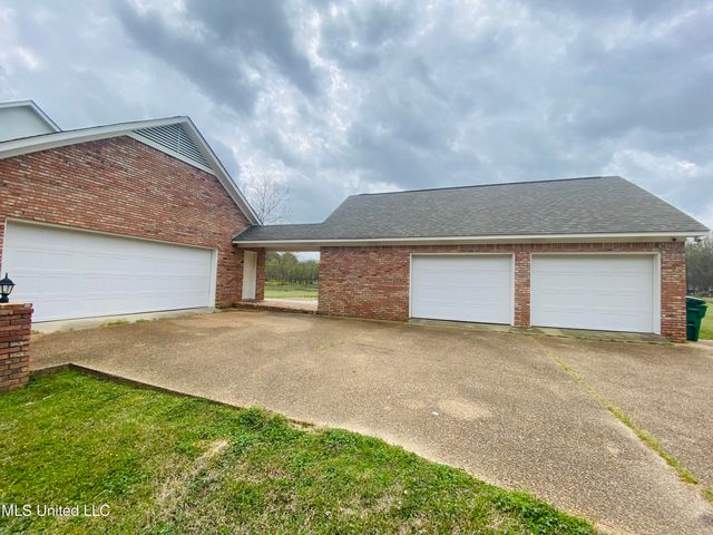 543 N Springlake Circle, Terry, MS 39170