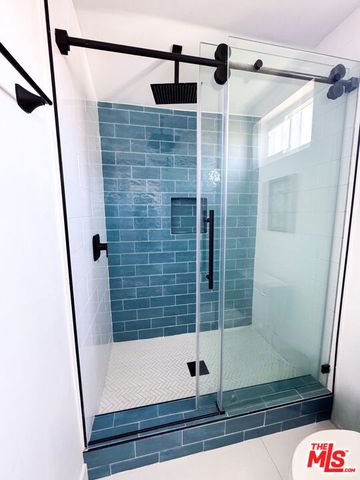 4327 Cezanne Avenue, Woodland Hills (los Angeles), CA 91364