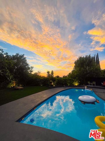 4327 Cezanne Avenue, Woodland Hills (los Angeles), CA 91364