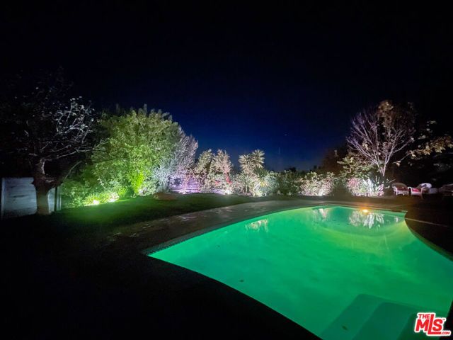 4327 Cezanne Avenue, Woodland Hills (los Angeles), CA 91364