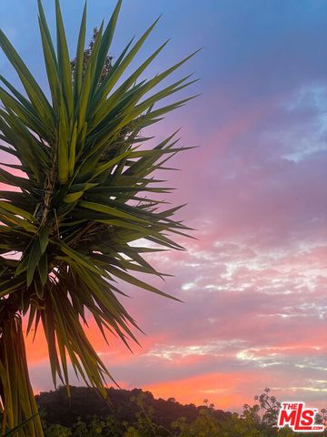 4327 Cezanne Avenue, Woodland Hills (los Angeles), CA 91364