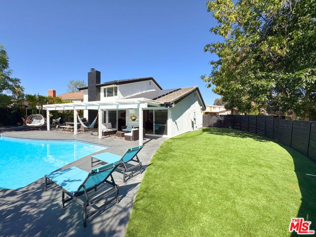 4327 Cezanne Avenue, Woodland Hills (los Angeles), CA 91364