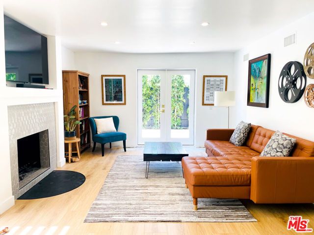 4327 Cezanne Avenue, Woodland Hills (los Angeles), CA 91364